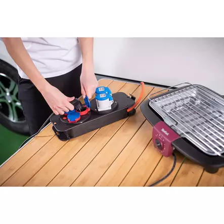 Camping Fördelningsbox med stickpropp / strömfördelare 16A för camping och permanent utomhusbruk IP44 (husvagnsfördelare 1,50 m kabel i orange) - Förlängningskablar - 4007123673810 - 50