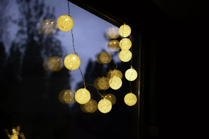 Pallovalosarja Julia valkoinen ikkuna - Ljusslingor - 6438168091280 - 1