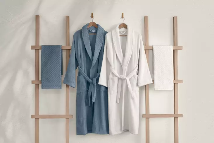 Familjebadrum Set L'essentiel Blå Vit 100% Bomull 2 Badrumrockar Standardstorlek & 2 Handdukar 50x90 cm - Handdukar - 8683743314751 - 1