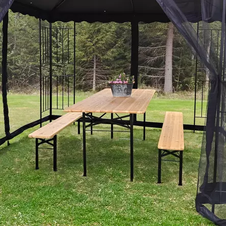 Puutarhapöytä ja kaksi penkkiä paviljongissa - Trädgårdsmöbelgrupper - 6438168095653 - 2