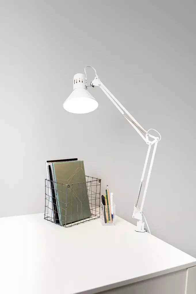 Ty=C3=B6p=C3=B6yt=C3=A4valaisin Airam Venla - Golv- och bordslampor - 6435200151964 - 1