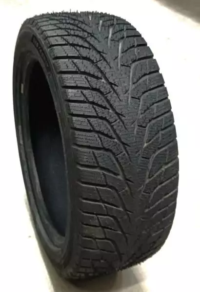 Hankook Winter I*cept Iz3 (w636) DEMO 5km 225/45R17 Friktionsdäck - 17-tums - TO-196334 - 1