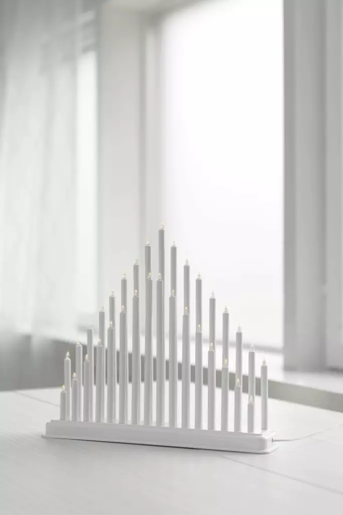 Kynttelikk=C3=B6 Pihla l=C3=A4mmin valkoinen  3 - Ljusstakar - 6410412784735 - 1