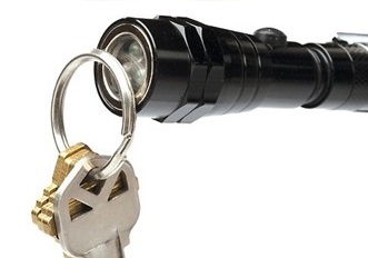 Plockmagnet med LED-lampa - Mått och vattenpass - 6438168062846 - 1