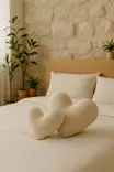 Prydnadskudde Aberto Design Teddy Kalp Light Beige Polyester 42x45x12 cm - Prydnadskuddar - 8684283850136 - 2