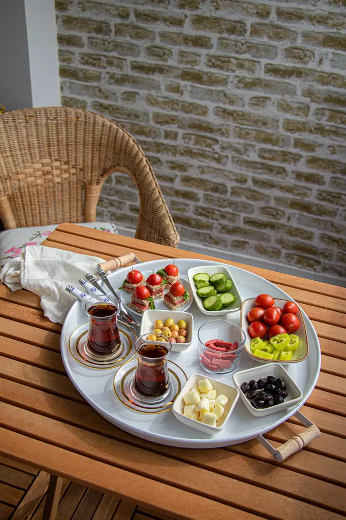 Bricka Hermia Vit Metall 45x45 cm - Serveringsfat - 8684283574636 - 1