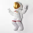 Väggdekor Polyester Wallity Peace Sign Astronaut Vit Guld Polyester 35x47x10 cm - Dekorationer, prydnadsföremål - 8683743851768 - 9