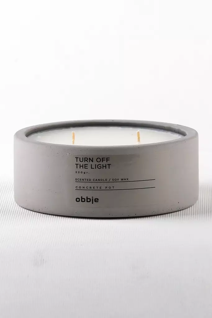 Doftljus Aberto Design Turn Off The Light Flat Grå Betong Kakao/Grädde 12x4,5 cm - Ljus och lyktor - 8684282968948 - 1