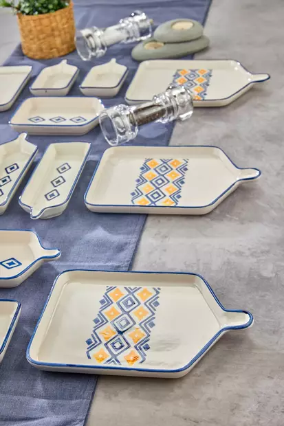 Frukostset (14 delar), flerfärgat, 24 x 16 cm, tåligt, lätt att rengöra - Tallrikar - 8684282970019 - 2