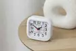 4Living Väckarklocka 7,5 cm - Tyst svepande visare (Svart/Vit) - Väckarklockor - 6410411160769 - 4