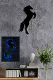 LED Väggdekor MDF Wallity Wild Horse Blå MDF 60x30 cm - Ljussmycken och ljusfigurer - 8683342966559 - 2