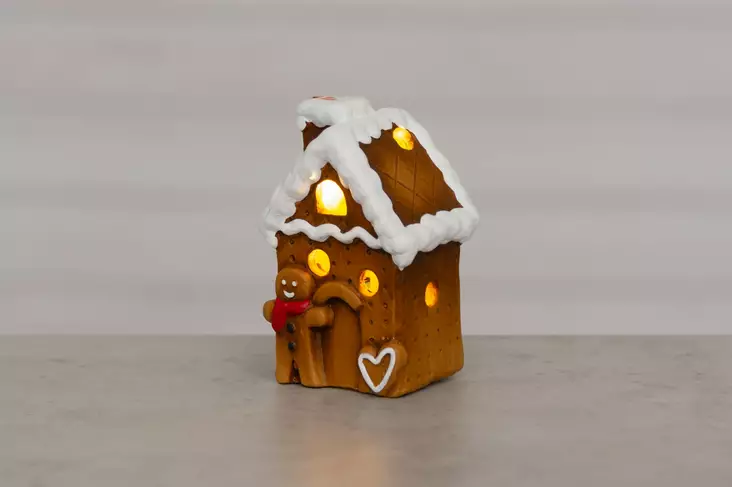 Piparkakkutalo pipariukolla led - Ljussmycken och ljusfigurer - 6410416502069 - 1